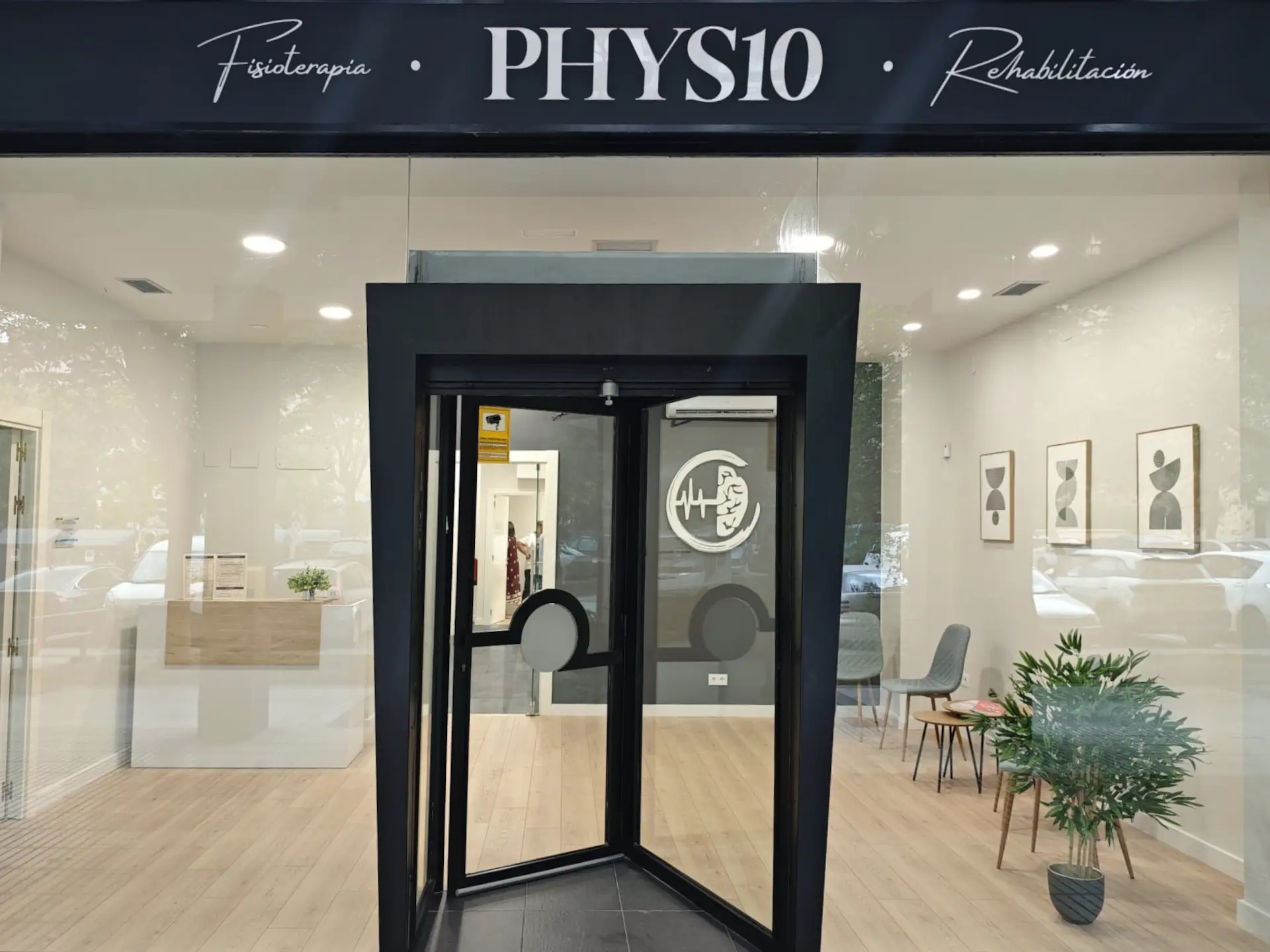 Fachada de PHYS10, clínica de fisioterapia en Zaragoza