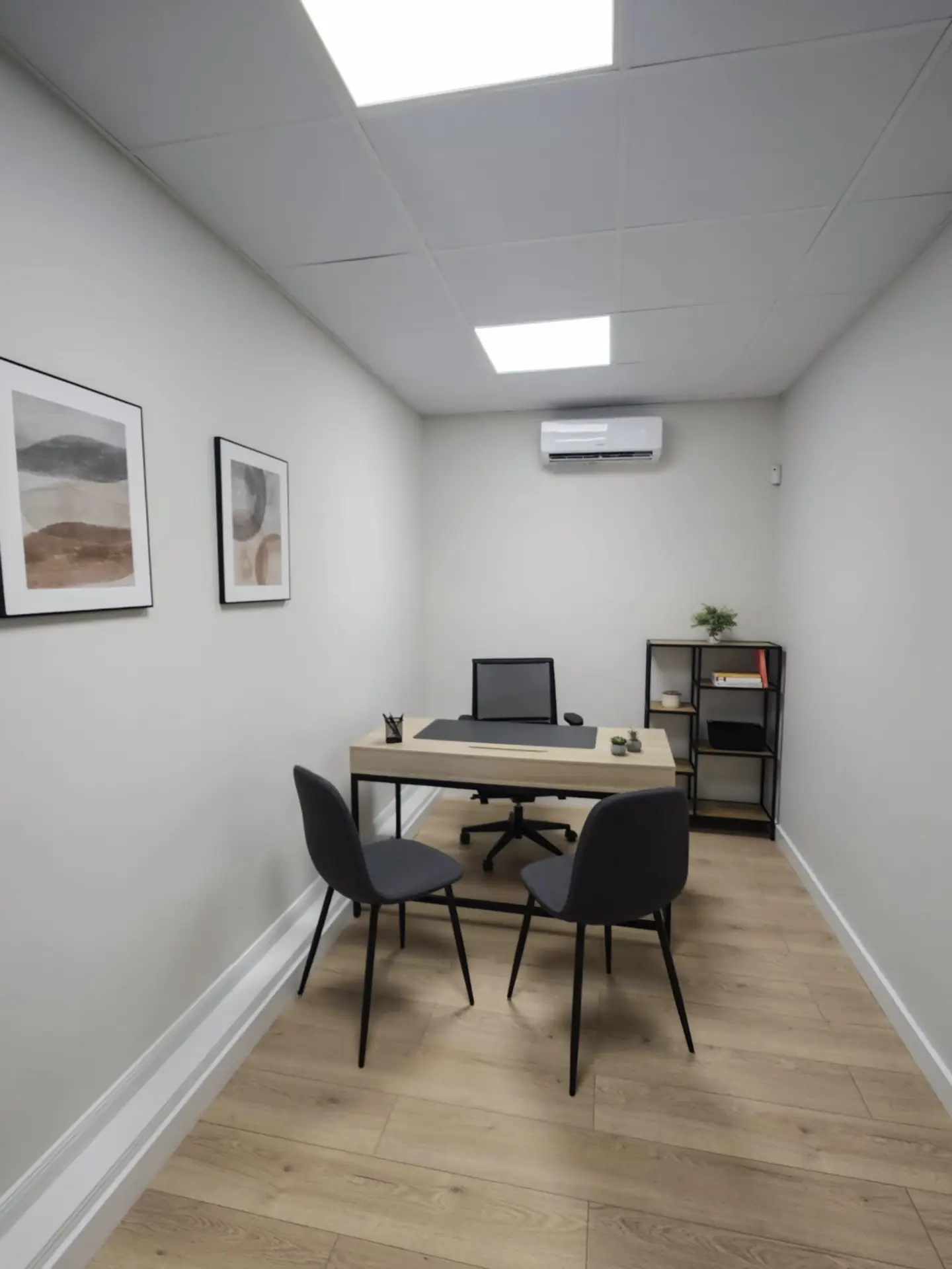 Despacho de atención al paciente en clínica de fisioterapia Zaragoza